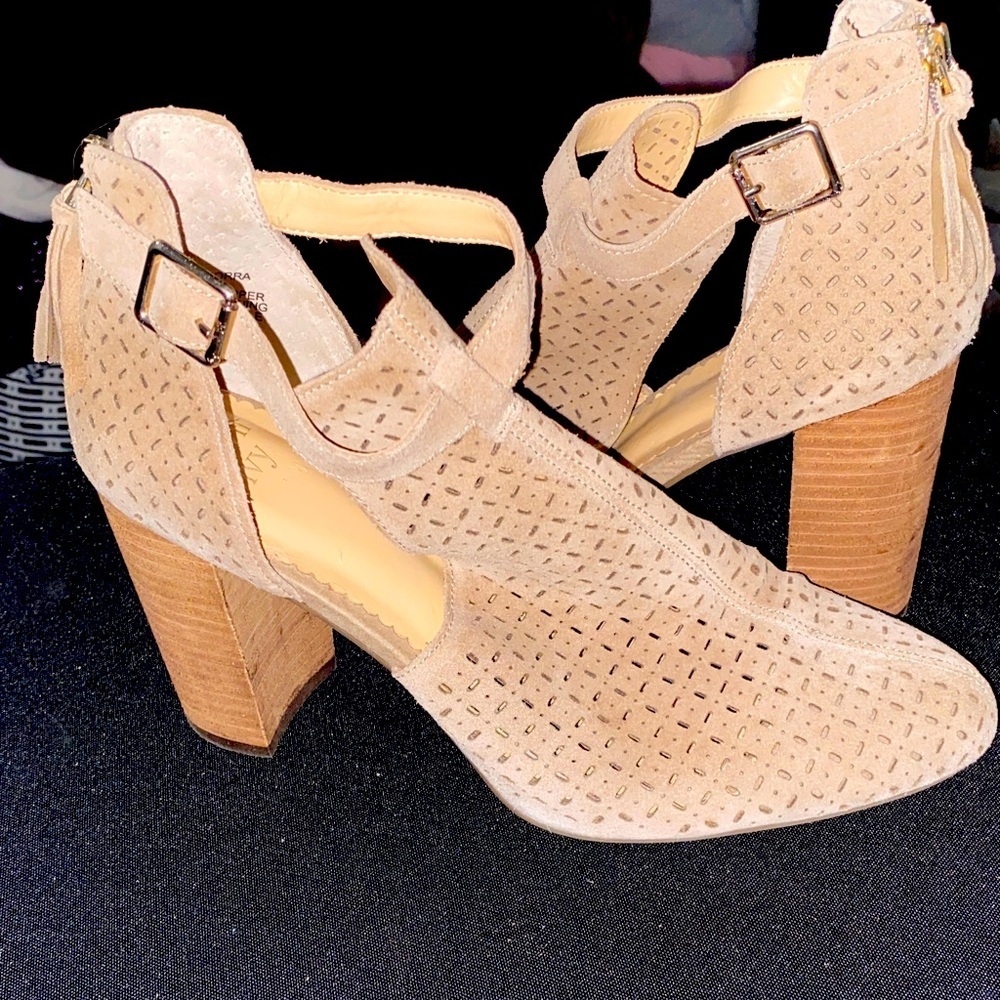 CROWN & IVY WO SIZE 10 Elegant Tan Women's 4” Heeled Sandals Buckle ankle zip